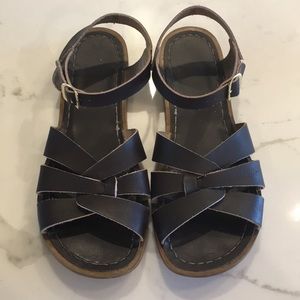 Woman’s size 8.5 brown Salt Water Sandals.